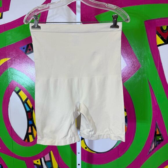 Cream Seamless High-Rise Shapewear Shorts. Size 1X/2X. Excellent condition! - Picture 2 of 3